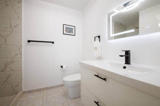 Milton 3 Br Quiet Beachfront Pool Dock - 3