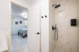 Milton 2 Br Quiet Beachfront Pool Dock - 4