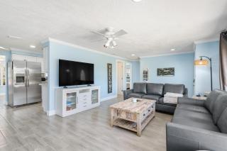 Relaxing 4 bedroom home with Pool - 1
