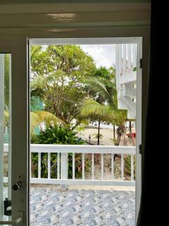 Milton 1 Br Quiet Beachfront Pool Dock - 8