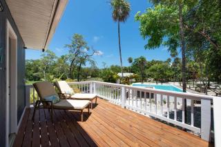 Milton 1 Br Quiet Beachfront Pool Dock - 4