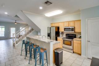 Walk to Beach and Dining Corpus Christi Townhome - 7