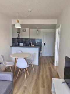 Cerca de todo, con parking - 0