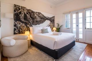 Rapunzels Art Deco Hideaway in New Farm - 1