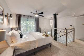 Spacious 2-story Loft Oasis in Historic Swiss Ave - 2