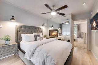 Spacious 2-story Loft Oasis in Historic Swiss Ave - 3