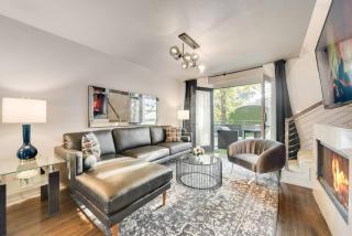 Spacious 2-story Loft Oasis in Historic Swiss Ave - 5