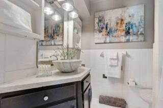 Sophisticated urban loft with king suite - 5