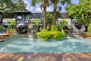 Extended Stay Retreat 2-Story Poolside Condo - 9