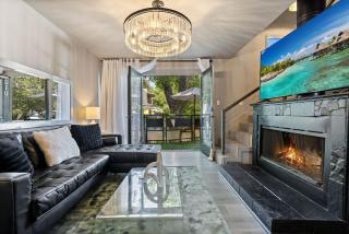 Bright & Breezy 2-Story Loft in Dallas - 3