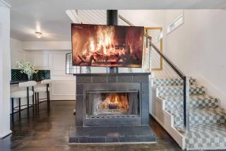 Stylish 2-Story Loft Retreat in Central Dallas - 2