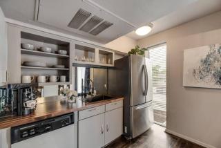 Spacious 3-Bed Loft with Pool & Private Patio - 1