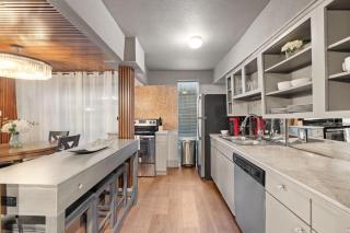 Upscale Dallas Condo Pool, Sauna & Cold Plunge - 2