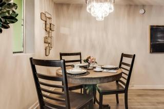 Elegant 2BR w Resort Courtyard in Central Dallas - 2