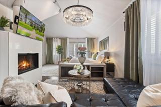 Modern 2BR Dallas Loft w Private Outdoor Terrace - 2