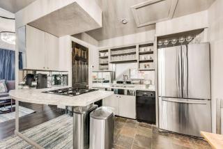 Stylish 2BR Loft w Private Balcony - 7