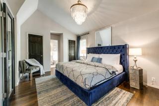 Sophisticated 2BR1BA Retreat w Designer Terrace - 8