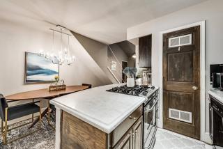 Chic 2BR Loft w Balcony in Historic Munger Place - 7