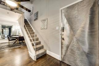 Chic 2BR Loft w Balcony in Historic Munger Place - 6