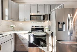 Relaxed Spacious 1BR Stay for Business or Fun - 2