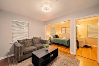 Modern 3BR Home in Spring Branch - 8