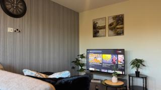 Stylish 2 Bedroom Apartment With 2 Bathrooms and Free Gated Parking - 2