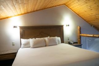 The Rundlestone Lodge - 3