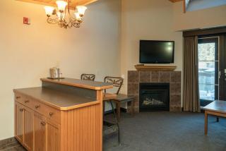 The Rundlestone Lodge - 1