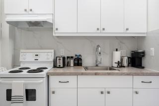 Stylish Roncesvalles Flat - 4