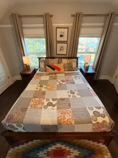 5-Bedroom Victorian Home Private Yard Sleeps 10 - 3