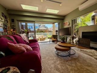 Beachside Family Home - 8