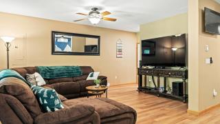 Mews Mountain House by AvantStay Walk to Beach Hot Tub Game Room - 7