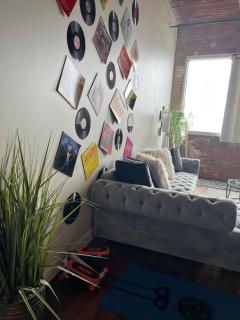 Riverside Hideaway in Corktown 420 & Free Parking - 5