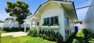 3 bedrooms 2 restrooms Close to beach Shops nearby - 0