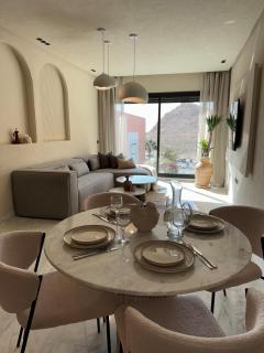 Refined apartment with rooftop pool - 0