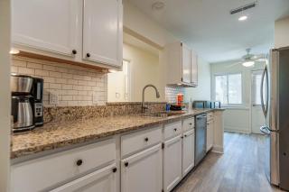 Updated 2BR Tennismaster-Pool, Free Beach Shuttle - 4