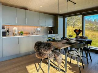 Architect Designed Cabin With Panoramic Views - 7