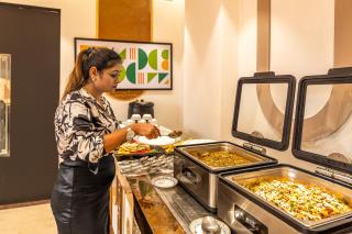 Treebo Premium Landmark Prayagraj - 4