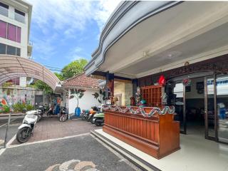 RedDoorz at Mahendra Beach Inn Kuta - 8