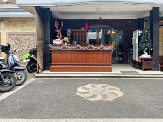 RedDoorz at Mahendra Beach Inn Kuta - 7