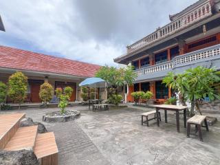 RedDoorz at Mahendra Beach Inn Kuta - 3