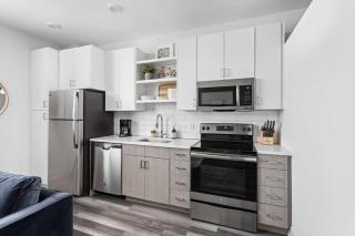 Modern CozySuites Studio Apartment - 4