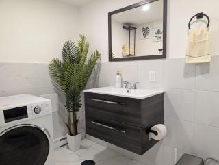 Stylish & Modern Condo - FREE Parking & EV Chargers - 6