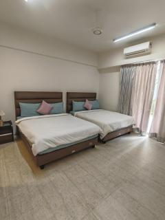 By The Sea Batu Ferringhi Beach Front, Seaview And Pool Front - 9