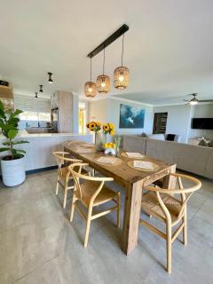 Coastal Luxe - Ocean View Apartment - 2