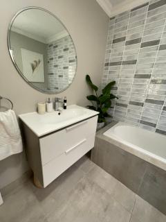 Coastal Luxe - Ocean View Apartment - 5