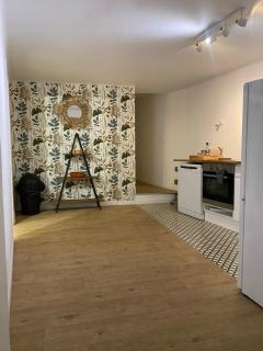 Il y a le Soleil, la Campagne et la Mer …1 - 9