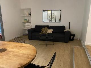 Il y a le Soleil, la Campagne et la Mer …1 - 8