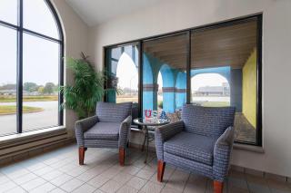 Days Inn by Wyndham Austin - 6