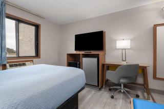 Days Inn by Wyndham Austin - 3